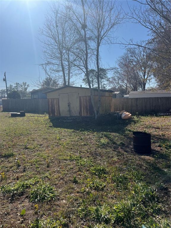 Image 30 of property listing at 118 CREEKSIDE ROAD, Satsuma, FL 32189