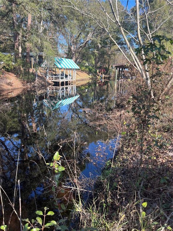 Image 4 of property listing at 118 CREEKSIDE ROAD, Satsuma, FL 32189