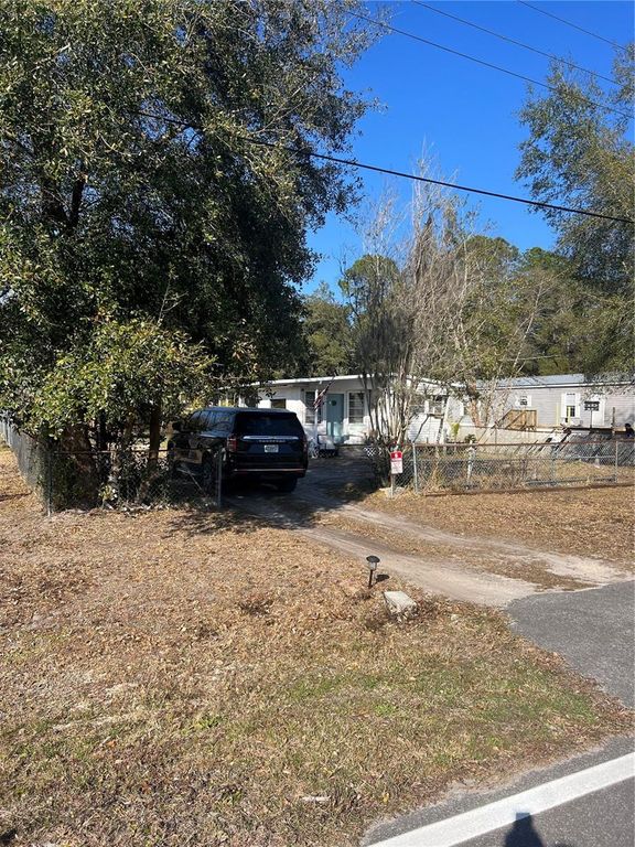 Image 31 of property listing at 118 CREEKSIDE ROAD, Satsuma, FL 32189