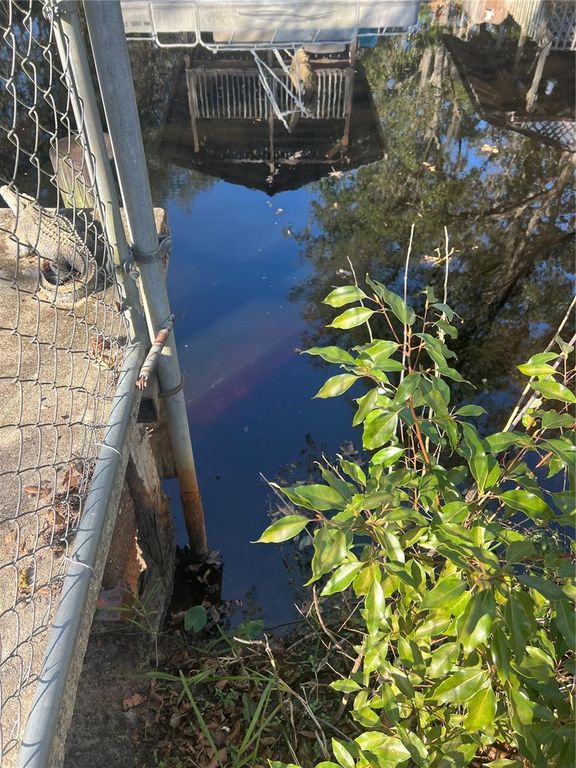 Image 7 of property listing at 118 CREEKSIDE ROAD, Satsuma, FL 32189