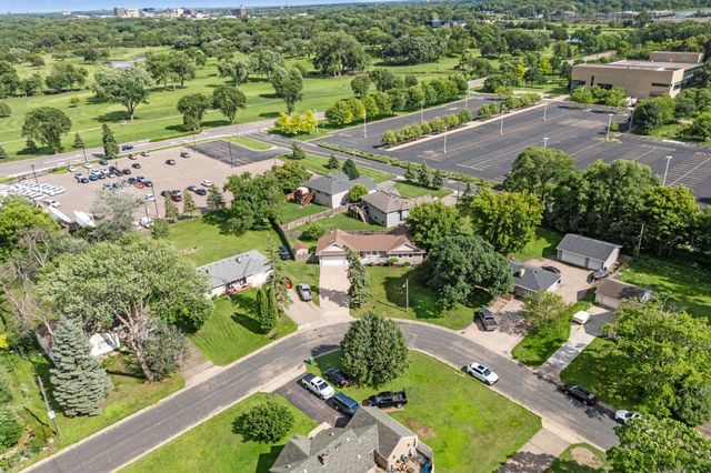 400 Decatur Avenue N, Golden Valley, MN 55427