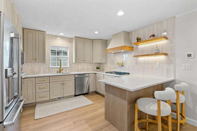 400 Decatur Avenue N, Golden Valley, MN 55427