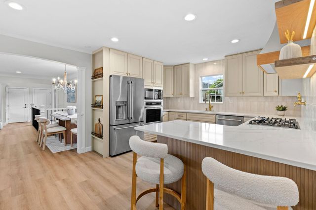 400 Decatur Avenue N, Golden Valley, MN 55427