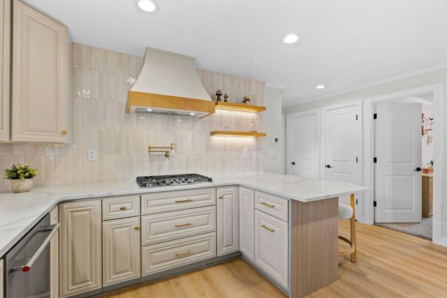 400 Decatur Avenue N, Golden Valley, MN 55427