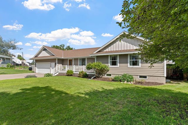 400 Decatur Avenue N, Golden Valley, MN 55427