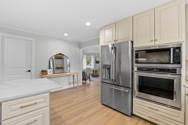 400 Decatur Avenue N, Golden Valley, MN 55427