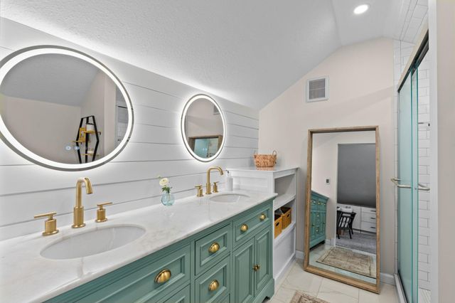 400 Decatur Avenue N, Golden Valley, MN 55427