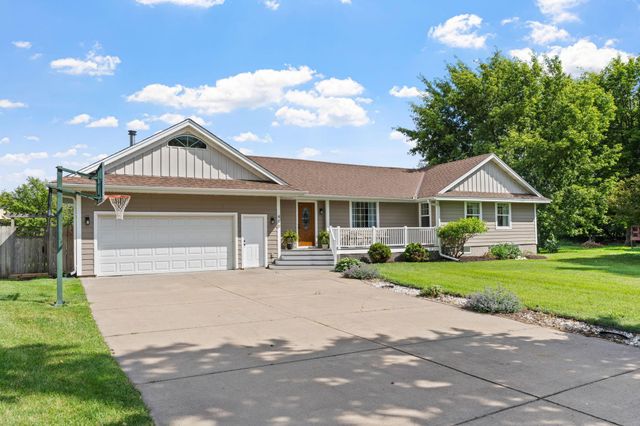 400 Decatur Avenue N, Golden Valley, MN 55427