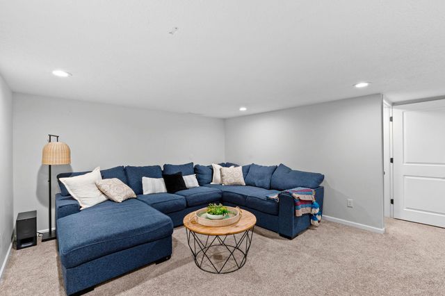 400 Decatur Avenue N, Golden Valley, MN 55427