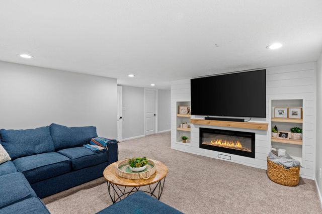 400 Decatur Avenue N, Golden Valley, MN 55427