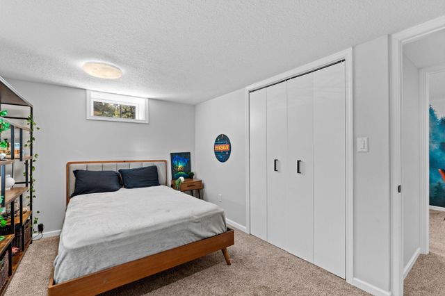 400 Decatur Avenue N, Golden Valley, MN 55427