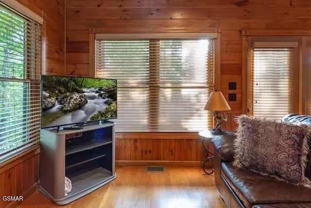 4532 Holly Forest Way, Gatlinburg, TN 37738