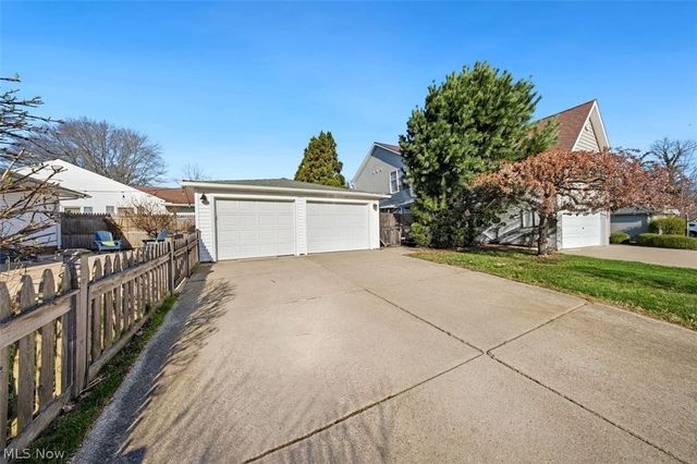 23904 Lake Road, Bay Village, OH 44140
