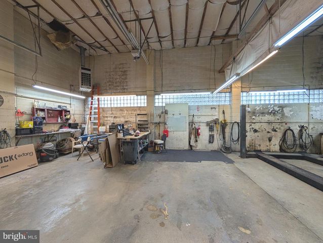 158 S WHITE HORSE PIKE, Audubon, NJ 08106