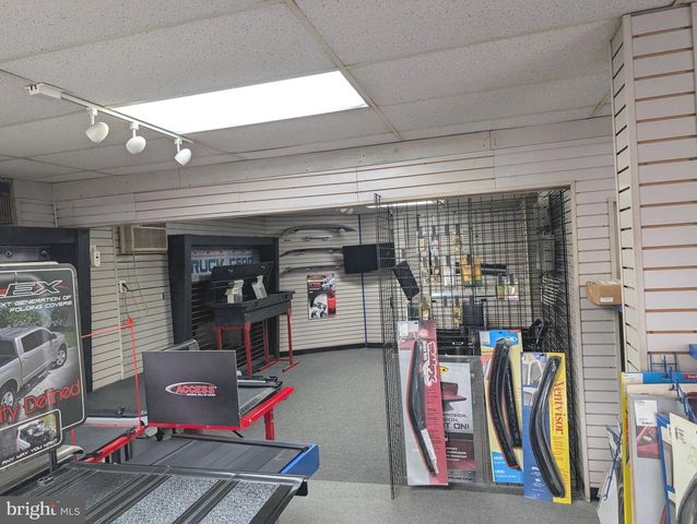 158 S WHITE HORSE PIKE, Audubon, NJ 08106