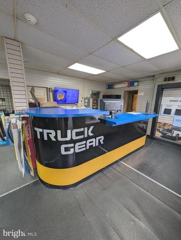 158 S WHITE HORSE PIKE, Audubon, NJ 08106