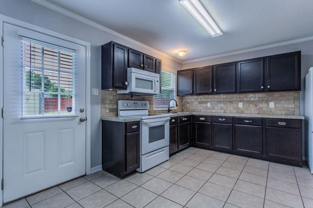 102 Circle DR, Belton, TX 76513