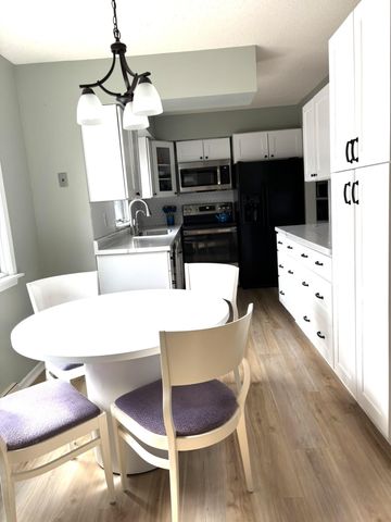 15800 Valley View Road, Eden Prairie, MN 55344