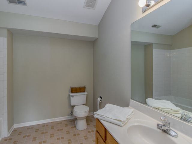 2607 Sheehan Court 201, Naperville, IL 60564