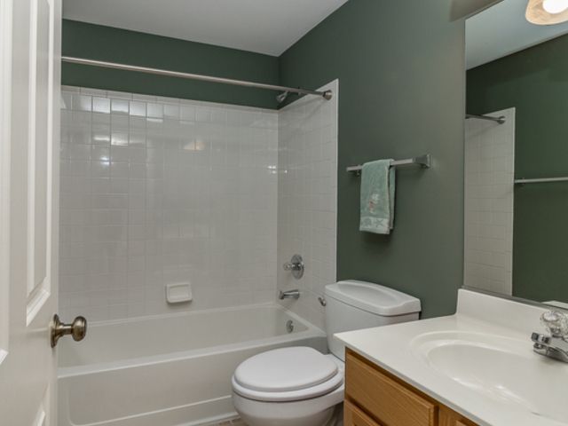 2607 Sheehan Court 201, Naperville, IL 60564