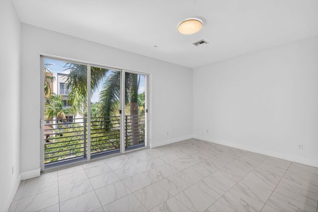 1044 NE 18th Avenue 203, Fort Lauderdale, FL 33304