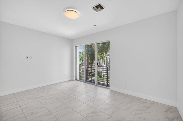 1044 NE 18th Avenue 203, Fort Lauderdale, FL 33304