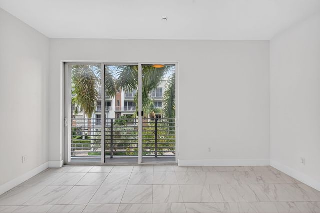 1044 NE 18th Avenue 203, Fort Lauderdale, FL 33304