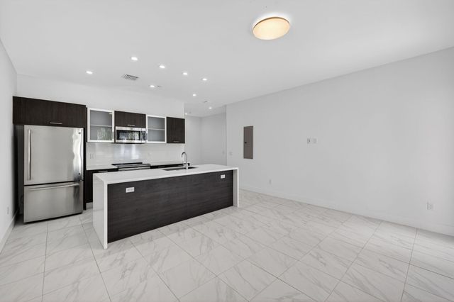 1044 NE 18th Avenue 203, Fort Lauderdale, FL 33304