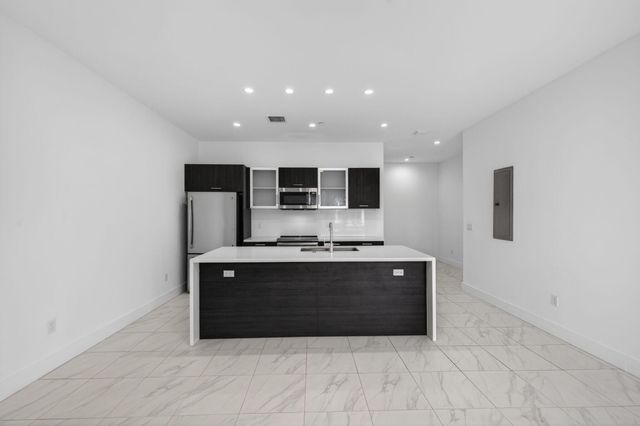 1044 NE 18th Avenue 203, Fort Lauderdale, FL 33304