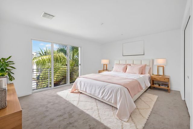 1044 NE 18th Avenue 203, Fort Lauderdale, FL 33304