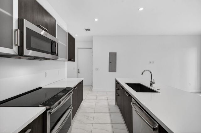 1044 NE 18th Avenue 203, Fort Lauderdale, FL 33304