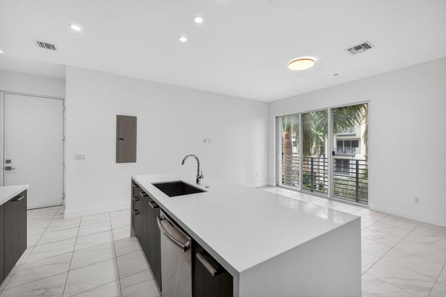 1044 NE 18th Avenue 203, Fort Lauderdale, FL 33304