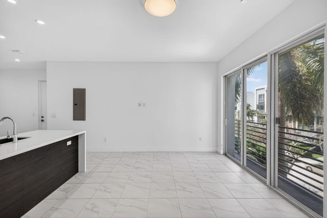 1044 NE 18th Avenue 203, Fort Lauderdale, FL 33304