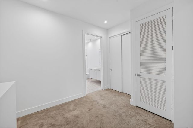 1044 NE 18th Avenue 203, Fort Lauderdale, FL 33304