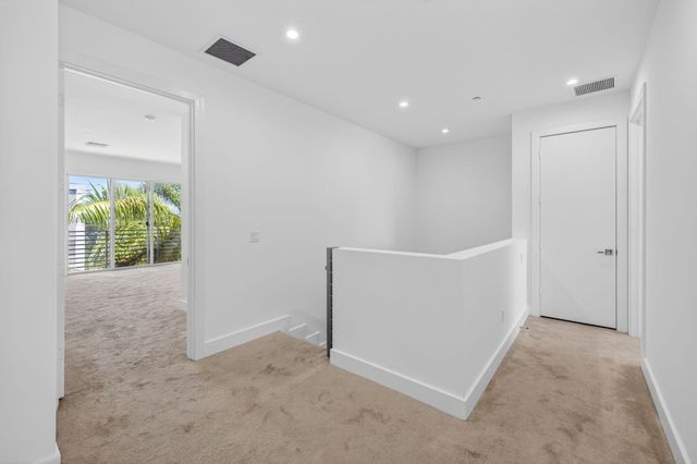 1044 NE 18th Avenue 203, Fort Lauderdale, FL 33304