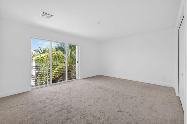 1044 NE 18th Avenue 203, Fort Lauderdale, FL 33304