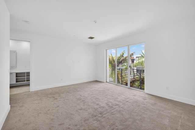 1044 NE 18th Avenue 203, Fort Lauderdale, FL 33304