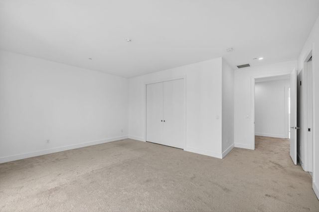 1044 NE 18th Avenue 203, Fort Lauderdale, FL 33304