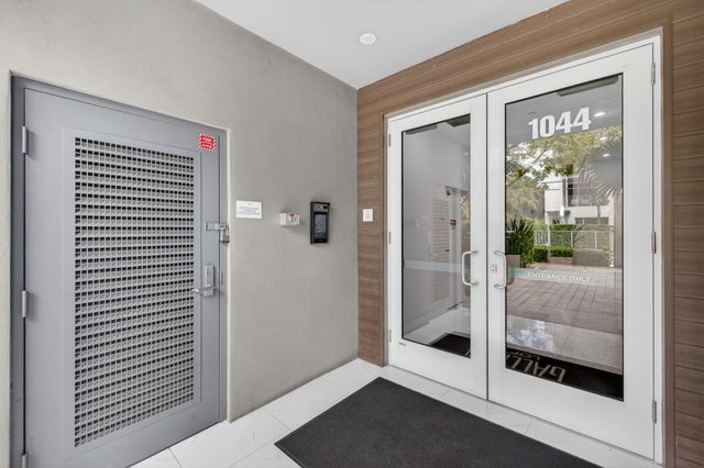 1044 NE 18th Avenue 203, Fort Lauderdale, FL 33304