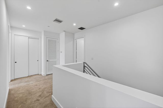 1044 NE 18th Avenue 203, Fort Lauderdale, FL 33304