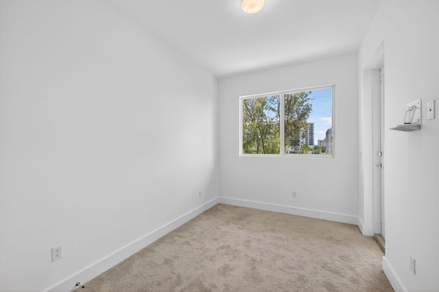 1044 NE 18th Avenue 203, Fort Lauderdale, FL 33304