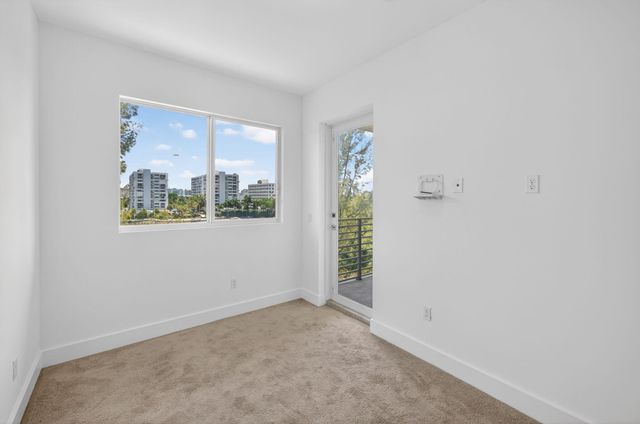 1044 NE 18th Avenue 203, Fort Lauderdale, FL 33304