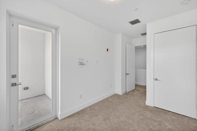 1044 NE 18th Avenue 203, Fort Lauderdale, FL 33304