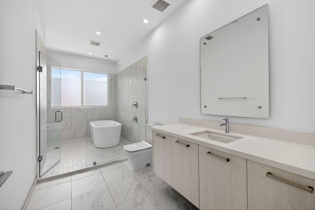 1044 NE 18th Avenue 203, Fort Lauderdale, FL 33304