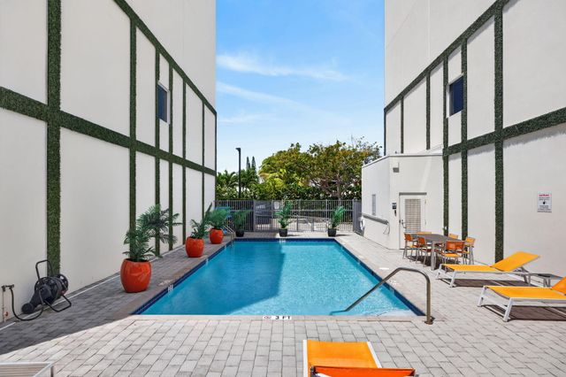 1044 NE 18th Avenue 203, Fort Lauderdale, FL 33304