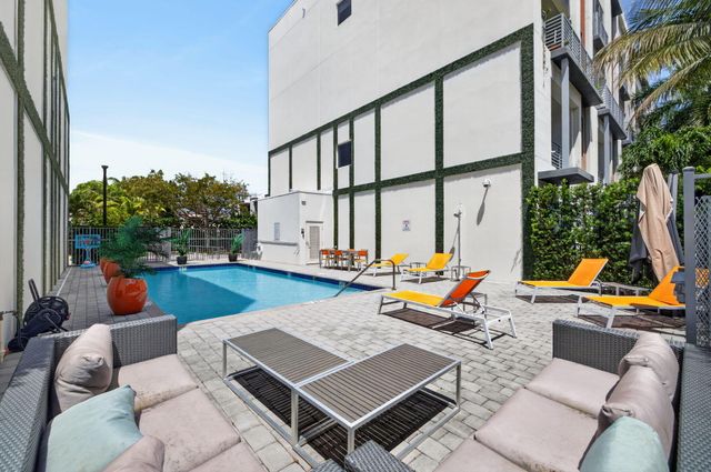 1044 NE 18th Avenue 203, Fort Lauderdale, FL 33304