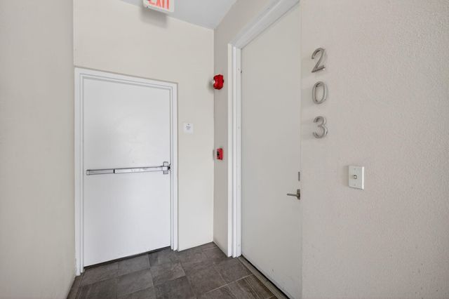 1044 NE 18th Avenue 203, Fort Lauderdale, FL 33304