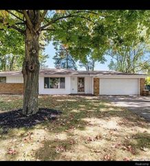 24220 Sunnypoint Drive, Southfield, MI 48033