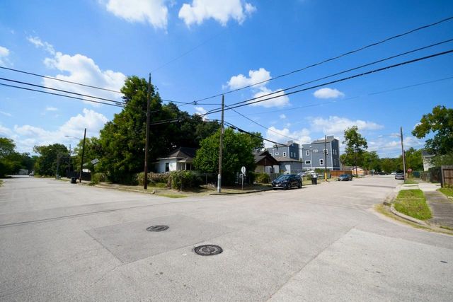 3036 Dennis Street, Houston, TX 77004