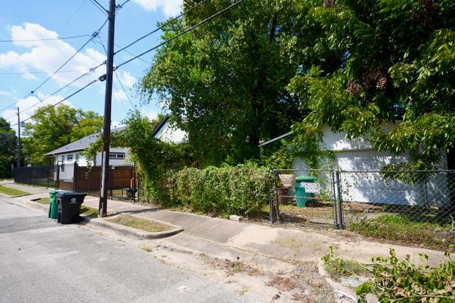3036 Dennis Street, Houston, TX 77004